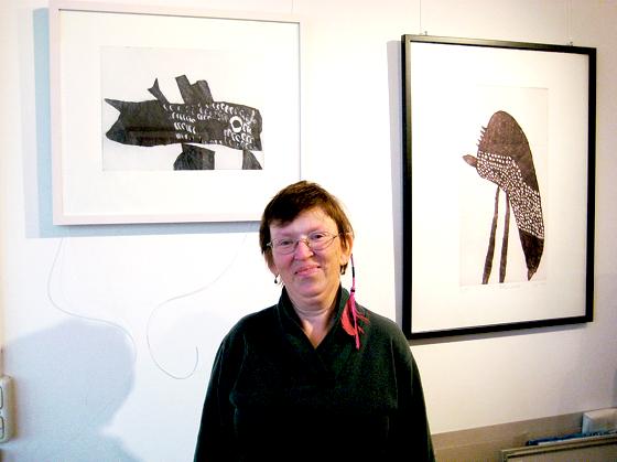 Stolze Künstlerin  Für ihre Kaltnadelradierungen wurde Sabine Münch, die seit 15 Jahren im Atelier hpca arbeitet, für den EUWARD nominiert.	Foto: au