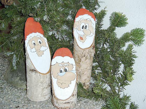 An den Pöringer Weihnachtsstanderln gibt es immer liebevoll handgearbeitete Geschenke. Foto: Privat