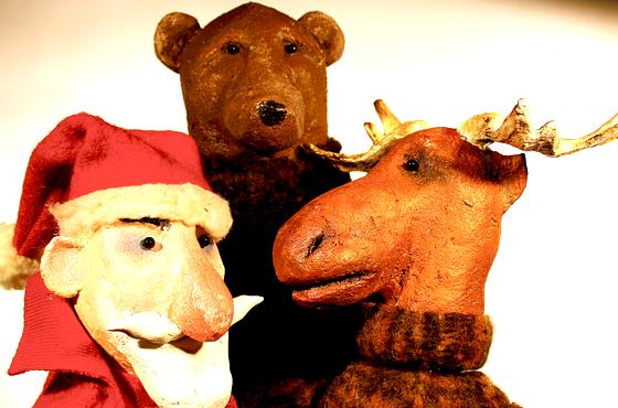 Der Weihnachtsmann, der Bär und Willi, der Elch, treffen sich am 17. Dezember im »Gleis 1«. 	Foto: VA