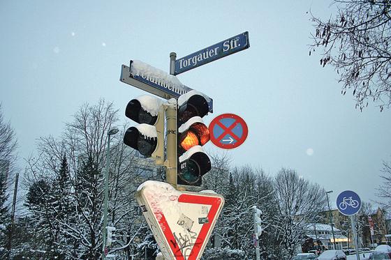 Soll die Ampel an der Torgauer Straße wieder eingeschaltet oder abgebaut werden? Mit dieser Frage beschäftigt sich der Moosacher BA. Foto: ws