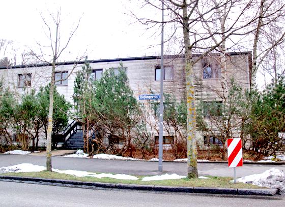 Im früherem Arbeiterwohnheim in der Hofangerstraße sind derzeit etwa 40 Asylbewerber untergebracht. Der BA hat dazu viele Fragen. Foto: Boschert