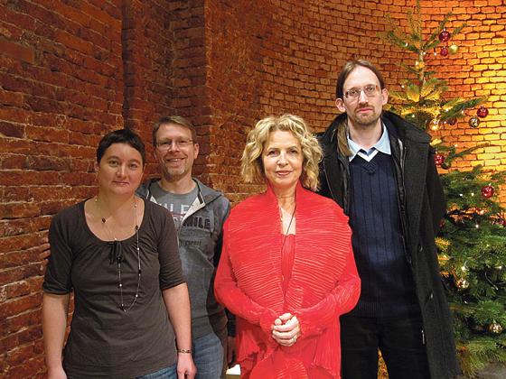 Freuten sich über das Meet & Greet mit der bayerischen Künstlerin Michaela May (3. v. l.): Petra und Christian Fugmann und Christian Schmidt. Foto: hw