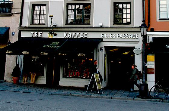 »Kaffeegschichtn« aus 300 Jahren: Bei einer Führung erzählt Anneliese Döhring mehr zum Thema. 	Foto: VA