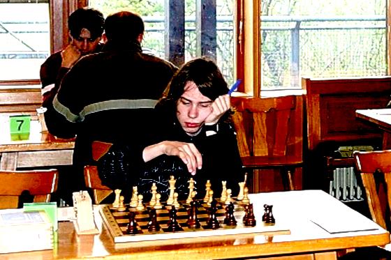 Marcel Passon beseht bei der Münchner Blitzschach-Einzelmeisterschaft und sichert den 11. Platz.  Foto: VA