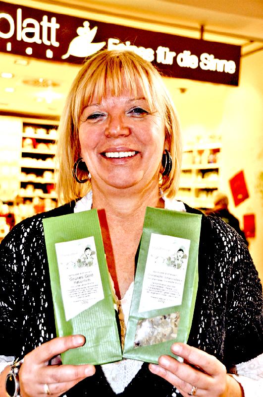 Teeblatt-Mitarbeiterin Birgit Janusch empfiehlt Bambus-Tee.