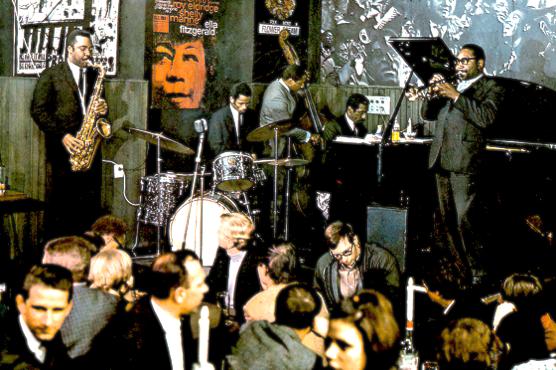 Jazz im Schwabinger »Domicile« in den 70er-Jahren, eines der Fotos, die auf der Ausstellung zu sehen sind.	Foto: Josef Werkmeister