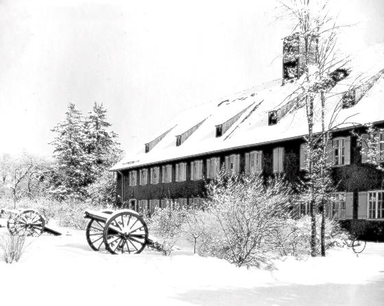 NS-Zeit: Die Westseite der Kommandantur, im Winter 1940. 	Foto: Bayerisches Armeemuseum Ingolstadt
