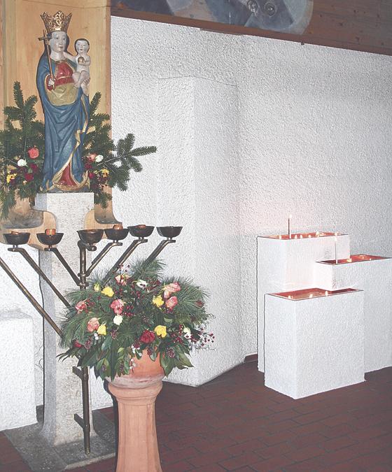 Steffen Schuster schuf den neuen Opferstock in der Kirche Maria Königin. Foto: Privat