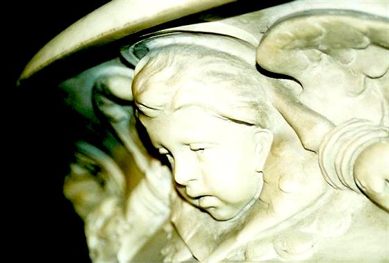 120 Engel schmücken das Innere von St. Ursula: In Licht getaucht werden sie am 2. Februar.	Foto: VA