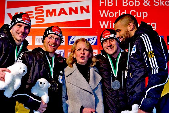 Die Ministerpräsidentin aus Nordrhein-Westfalen, Hannelore Kraft, übernahm die Siegerehrung in Winterberg. 	Foto: VA