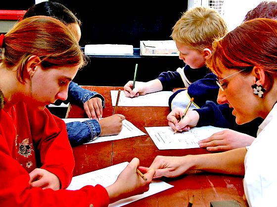 Im Februar können Kinder in der Krimi-Schreibwerkstatt ihre eigene Geschiche erfinden.	Foto: VA