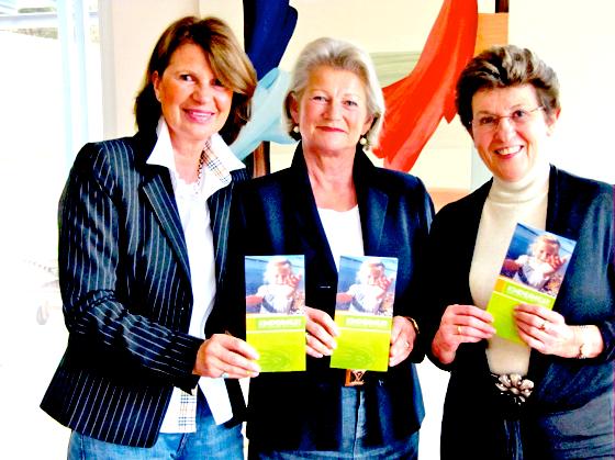 Karin Ayx, Ingrid Wimmer und Linda Pfaus suchen weitere, engagierte Helferinnen für ihr »Kindernest«, das Familien in Not zur Seite steht. 	Foto: Woschée