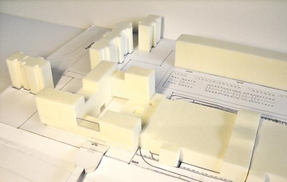 Modellansicht des neuen Plettzentrums mit Gewerbe, Kindertagesstätten und Wohneinheiten. Foto: Jürgen Engel Architekt
