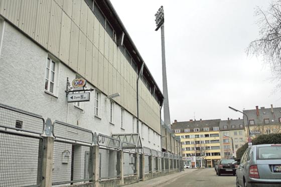 Soll demnächst geschlossen werden: die altehr­würdige Stadiongaststätte im Bauch des Städtischen Stadions an der Grünwalder Straße. Foto: Hettich