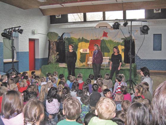 Drei Kindergärten, ein Thema: Powerchild brachte ein wichtiges Kinderbuch auf die Bühne. Foto: VA