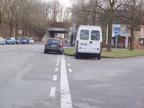 An der Buswendeschleife am Emdenweg soll kein Fußgängerweg hin, sagt der BA. Foto: aha