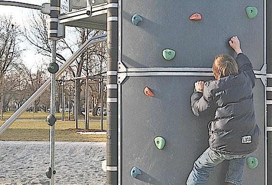 Anwohner des Neubaugebiets an der Haffstraße fordern für den Kinderspielplatz  eine schnelle Lösung.	Foto: mst