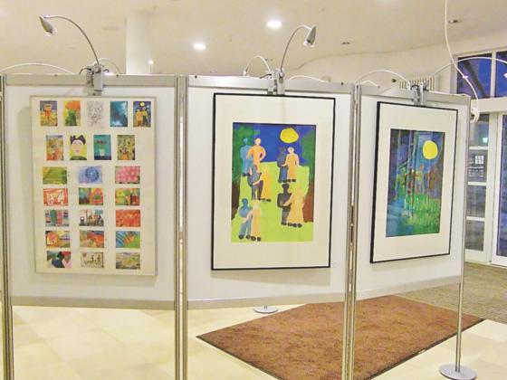 Bilderausstellung im renovierten Foyer des Haarers Rathauses. Foto: ikb