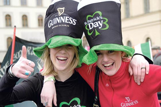 Wenn Iren und Bayern feiern, geht es lustig zu  Momentaufnahme vom St. Patricks Day, der jedes Jahr 10.000 Besucher zählt. Foto: Peter Feld