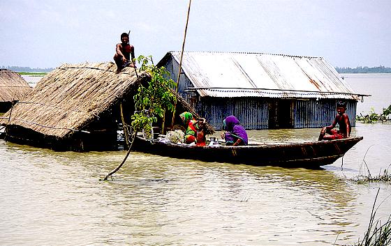 »Land unter« heißt es häufig im Gangesdelta in  Bangladesch.	Foto: VA