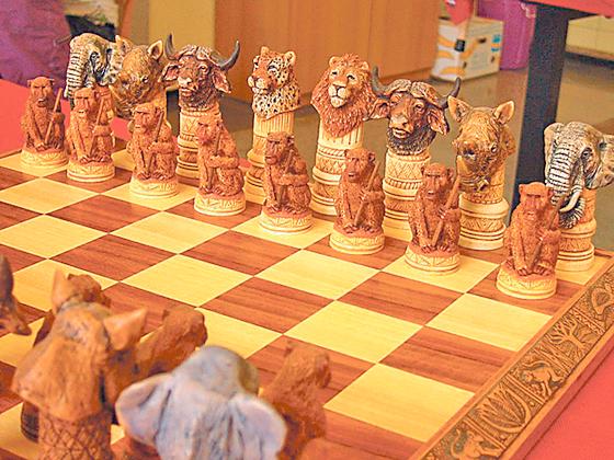 Bei der Schachveranstaltung in Oberndorf wird nicht nur gespielt, sondern werden zum Beispiel auch Schachfiguren ausgestellt.	Foto: VA