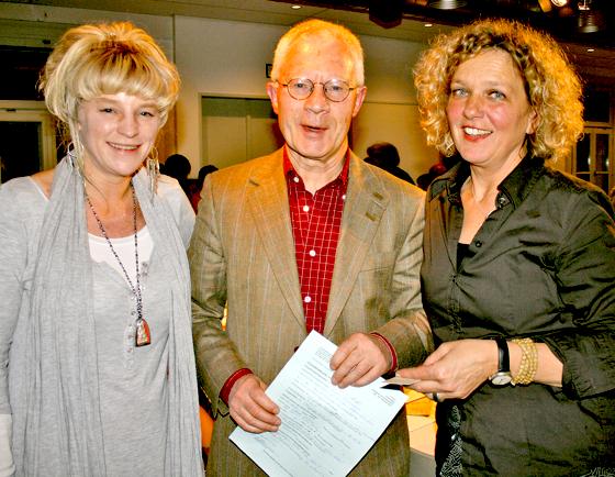 Vorsitzender des Bezirksausschusses Horst Walter, Veranstaltungsleiterin Sylvia Ottes und Mitorganisatorin Gitti Fait vom Kulturreferat München.	Foto: ar