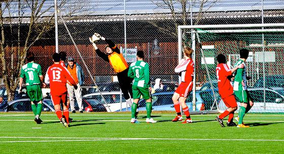Keeper Daniel Huber war noch einer der Besten beim Spiel gegen die Reserve aus Ebersberg.	Foto: Privat