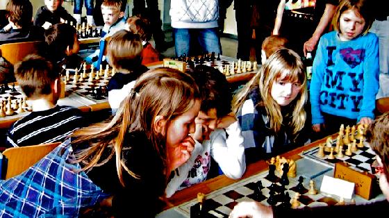 Konzentriert spielte der Nachwuchs Schach beim Grundschulcup in Oberndorf.	Foto: VA