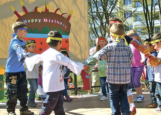 Gute 300 Gäste feierten am Samstag den 40. Geburtstag des evang. Kindergartens und der evang. Gemeinde Jerusalemkirche in Taufkirchen. Foto: aba