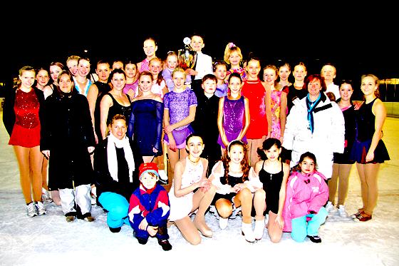 52 Ottobrunner Eiskunstläuferinnen und Eiskunstläufer nahmen erfolgreich am Fun-Cup teil.	 Foto: Otto Reich