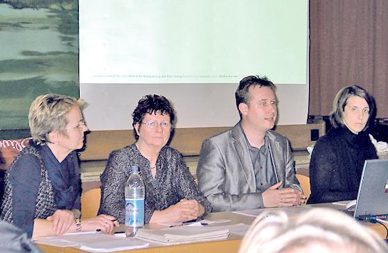 Eva Sedkmeier (Planungsreferat), BA-Vorsitzende ­Marina Achhammer, Steffen Kercher und Melanie Grötsch (beide Planungsreferat) (v. li.).  Foto: aha