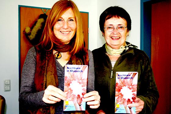 Brigitte Fischer (links) und Gisela Werner vermitteln die ehrenamtliche Nachbarschaftshilfe »Nachbarn in Moosach«.	Foto: VA