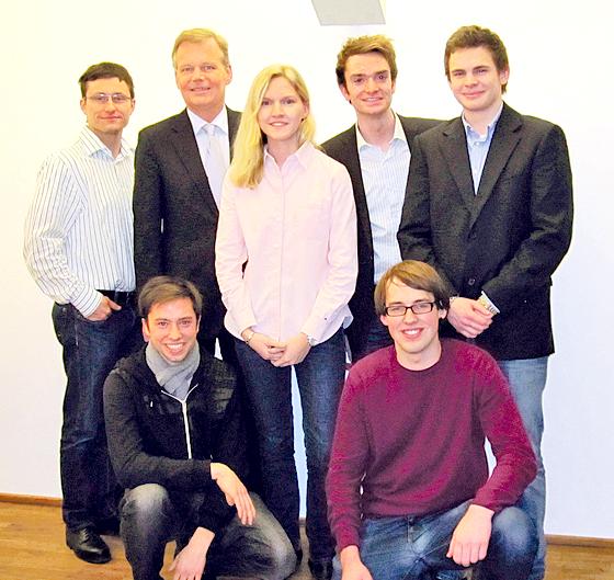 Mitglieder der JU Grünwald haben  Bürgermeister Jan Neusiedl (2. v. l.) ihr Konzept zur Förderung junger Studenten vorgelegt. Foto: VA