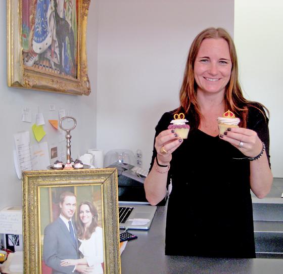  Iris Wagner bietet anlässlich der britischen Hochzeit wahrhaft königliche Cupcakes an.