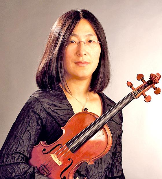 Die Violinistin Erika Takano-Forck tritt zusammen mit vier anderen Musikerinnen auf. Foto: Verein