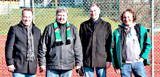 Vorstand Walter Schmidkonz, die Gäste Richard und Martin und Wolfgang Lauter (von links).	Foto: VA