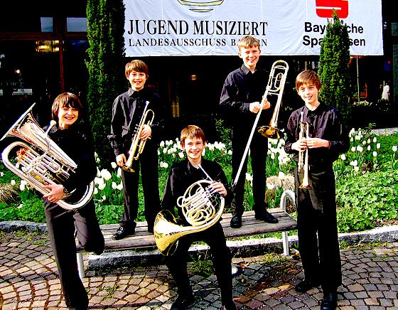 Musik ist Trumpf: (v. l.) Fabian Krieger, Tobias Krieger Daniel Mannl, Kilian Kiemer und Patric Meyer, die bei Jugend musiziert gewonnen haben.	Foto: VA
