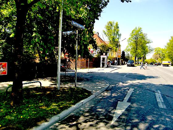 Die Haltestelle St. Emmeram wird um 25 Meter Richtung Ampel verlegt. Der Bus hält dann direkt nach der Seitenstraße St. Emmeram.			Foto: ikb