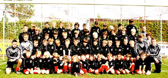 Alle hatten Spaß und haben auch noch viel in Sachen Fußball gelernt: Die Teilnehmer des Oster-Camps in Heimstetten.	Foto: VA
