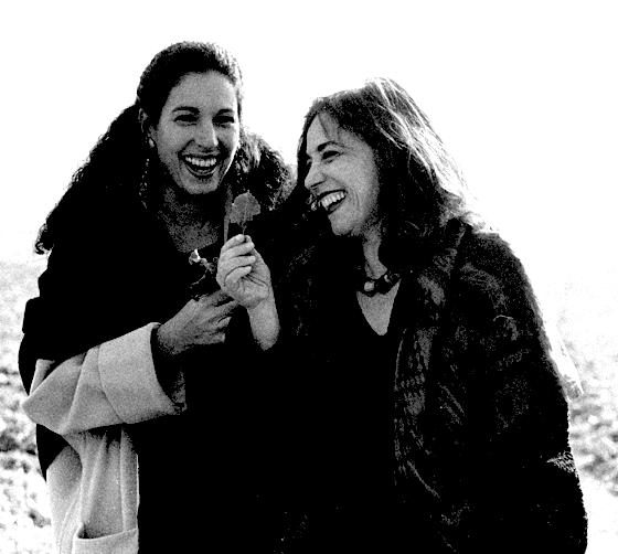 In Freundschaft verbunden: Mouna Sabbagh und Nirit Sommerfeld sind mit »Klezmorim« am 31. Mai zu Gast im Völkerkundemuseum. 	Foto: VA