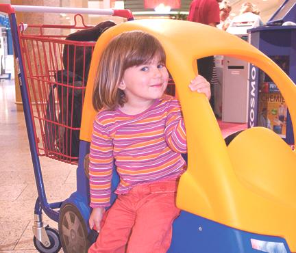 Mit dem Kidcar wird ein Einkaufsbummel im pep für Kinder zum reinsten Abenteuer und spannenden Erlebnis.