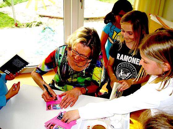 Die Plieninger Hortkinder freuten sich über den  Besuch der Autorin im Familienland.	Foto: EIP