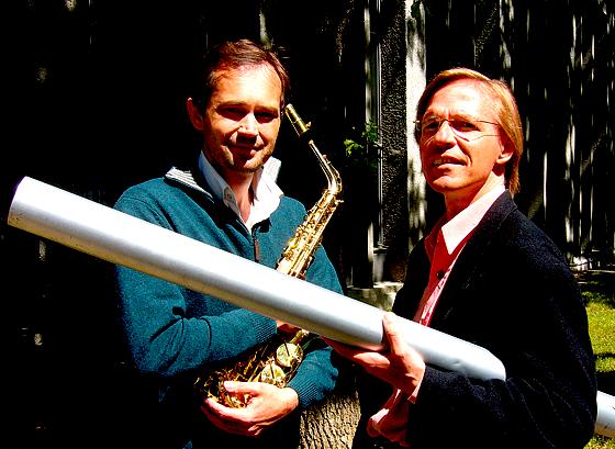 Arend Hastedt (l.) und Armin Becker spielen am 27. Mai in der Evangelisch-reformierten Kirche. 	Foto: VA