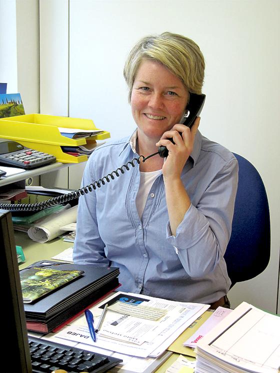 Patricia Keesmann freut sich, dass die AWO jetzt jeden Tag eine Telefonsprechstunde anbietet.	Foto: hw