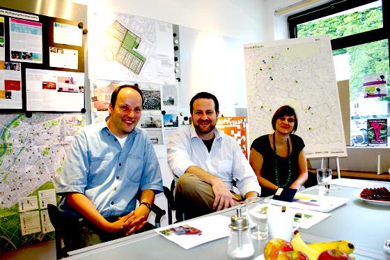 Ein starkes Team im Giesinger Quartiersmanagement mit Anna Canins, Christoph Heidenhain und Daniel Genée (v. re.). 	 Foto: Harald Hettich