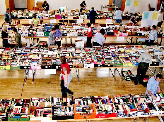 Der Haarer Bücherflohmarkt  der Gemeindebücherei bot viel Lesestoff an.	Foto: Privat