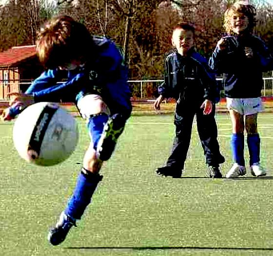 Leidenschaft beginnt in jungen Jahren. Der Fußball-Kindergarten kann sie wecken.	Foto: TSV