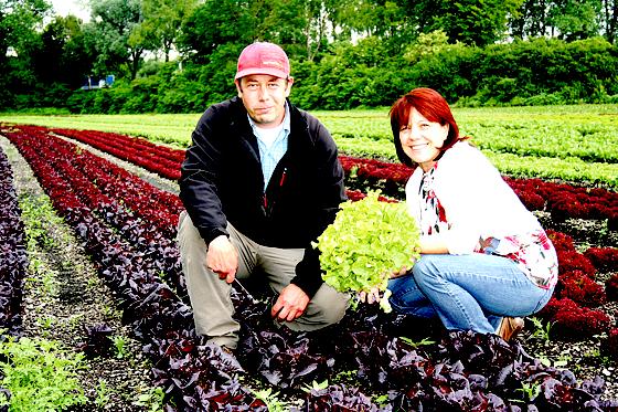 Gemüsegärtner Andreas Luxenburger und die Landtagsabgeordnete Diana Stachowitz.	Foto: ws