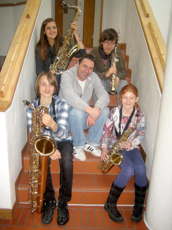 Das erfolgreiche Saxophon-Quartett mit Lehrer Hermann Rid. 	Foto. privat