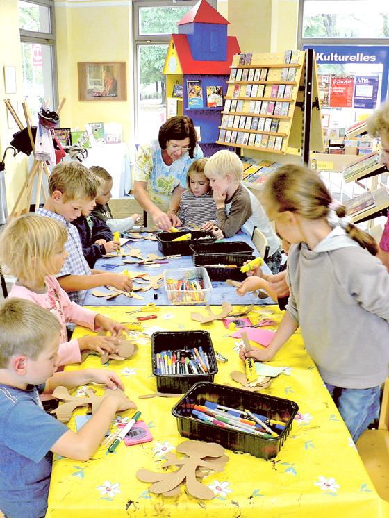 Der Erlös aus dem Bücherflohmarkt kommt dem beliebten Kinderprogramm zugute. 	Foto: VA